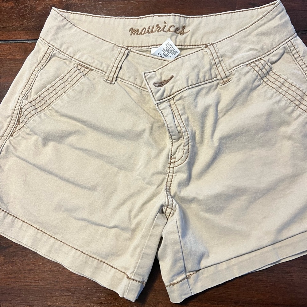 Maurices Tan Cargo Shorts Relaxed Fit Mid-Thigh